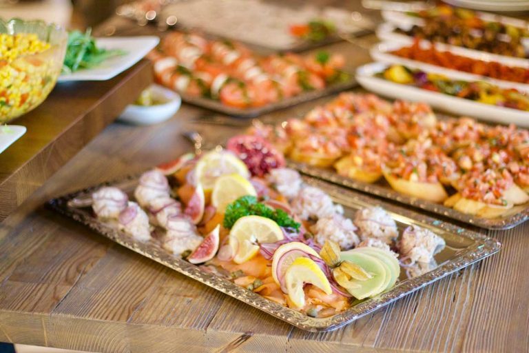 forsthaus wingst canapes 768x512 - Hochzeiten