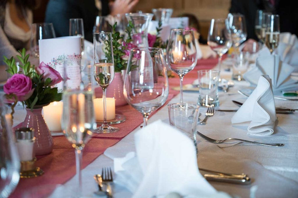 forsthaus wingst hochzeit tisch eingedeckt 1024x681 - Hochzeiten