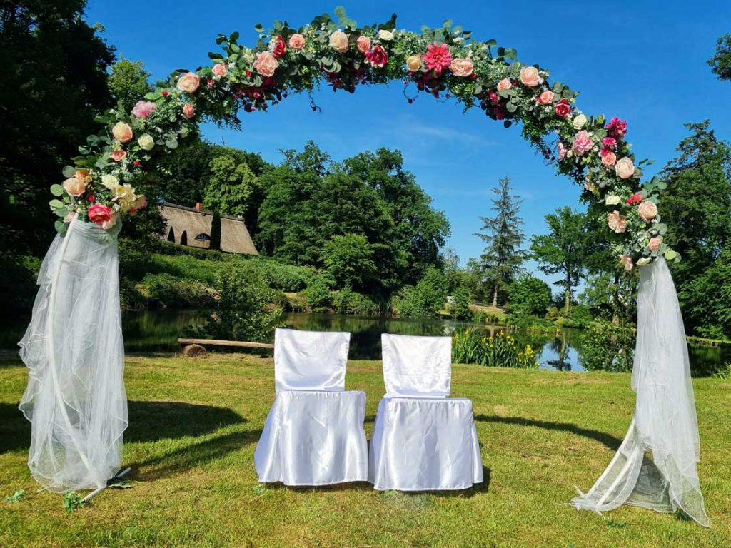 freie trauung forsthaus wingst traubogen 1024x768 - Hochzeiten
